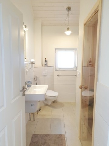 das große Duschbad mit Sauna