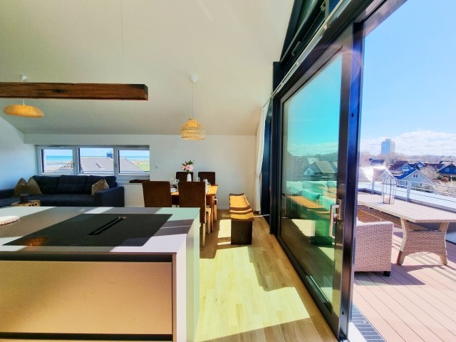 Küche und Balkon