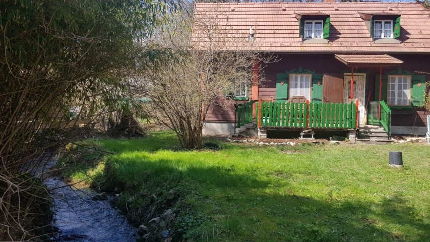 Garten mit Bach 