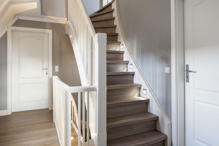 Flur 1 OG und Treppe