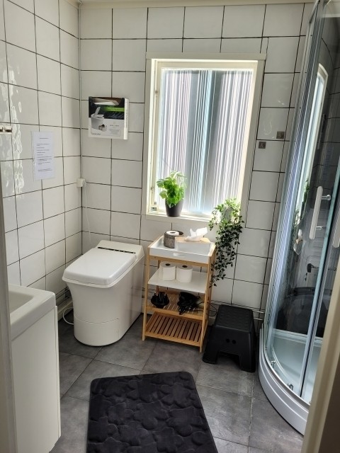 Bad mit  Verbrennertoilette