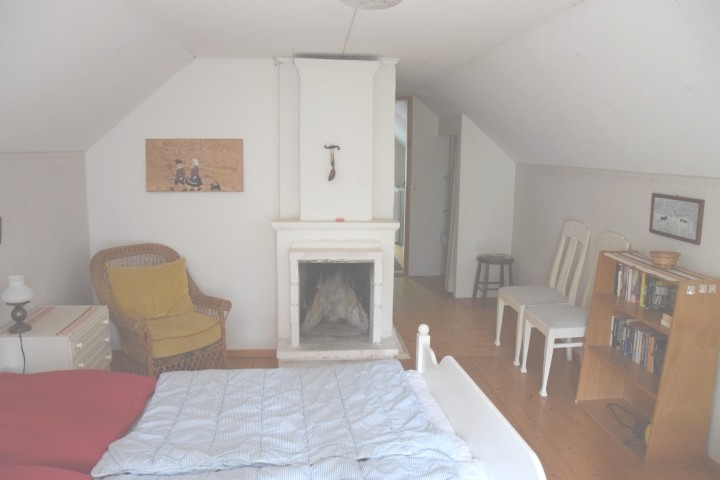 großes Schlafzimmer oben mit Kamin