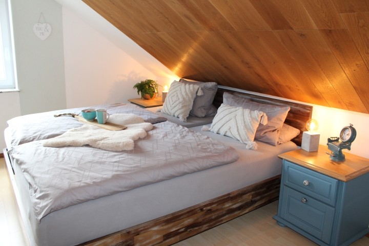 Schlafzimmer 1