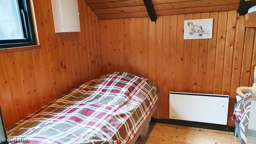 Einzelbett im Haupthaus, rechts ist das Etagenbett zu erkennen
