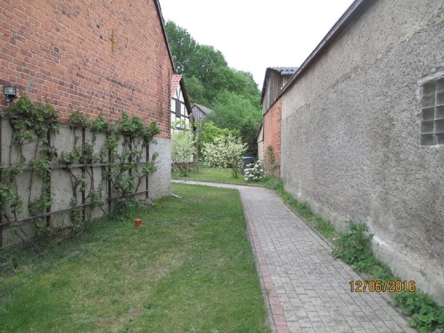 Einfahrt zum Objekt