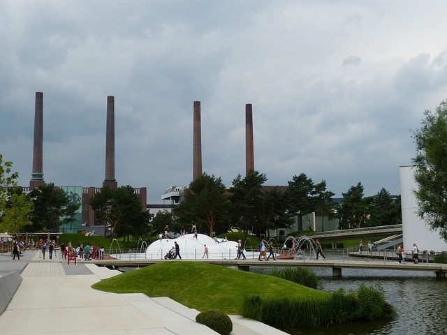 nur 20 km entfernt: Autostadt Wolfsburg