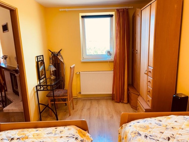 Wohnzimmer mit Kamin