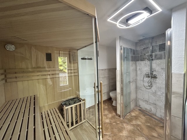 Badezimmer mit Sauna, Dusche/WC
