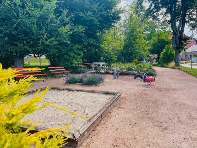 Der Spielplatz mit Tischtennis gegenüber unserer Ferienwohnung