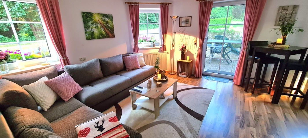 Wohnzimmer // Flat TV mit Fire TV Stick // TOP WLAN kostenfrei 
