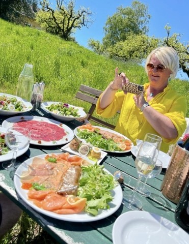 Ich beim Muttertagsbrunch im Weingarten