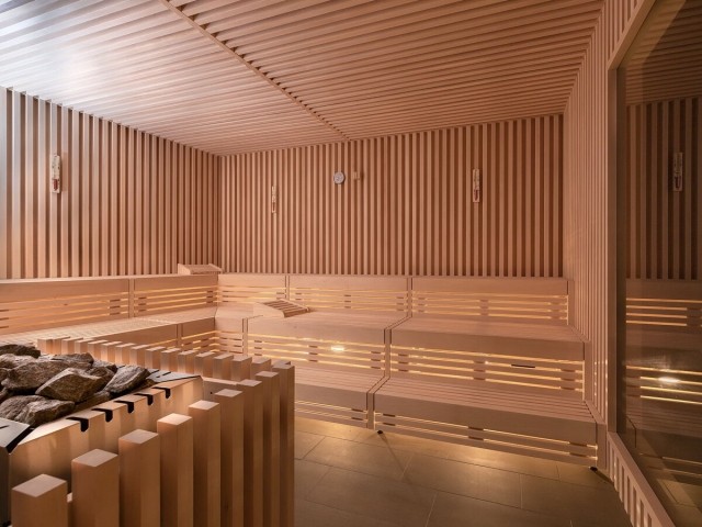 Die großzügige finnisch Sauna.