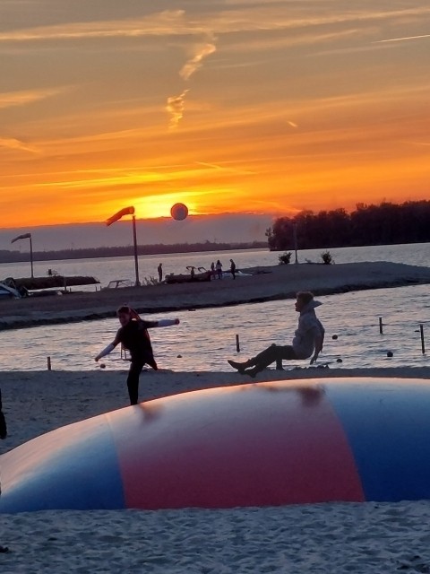 tolle Hüpfburg am Strand