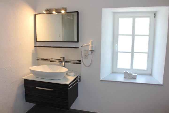Bad im EG mit Dusche und Whirlwanne/Dampfdusche