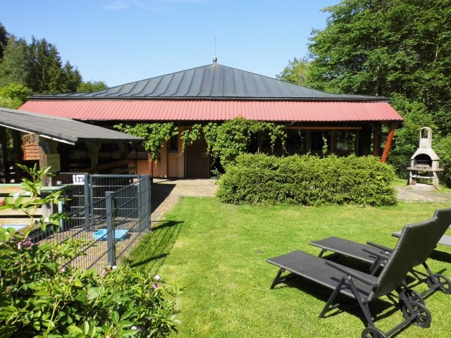 Ruheoase mit Blick auf den Pool