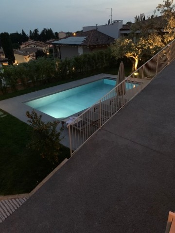 Pool im Mondlicht 