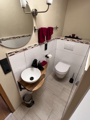 Handtücher inklusive - WC spülrandlos mit Soft-Close-Deckel