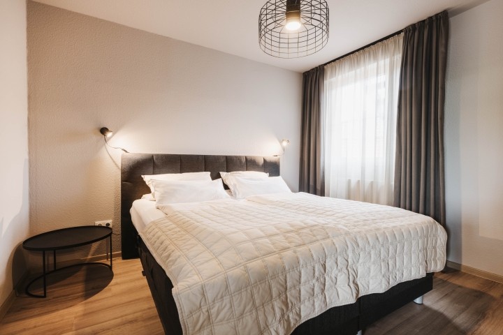Schlafzimmer 1