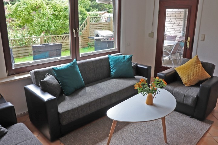 Wohnzimmer mit Gartenblick