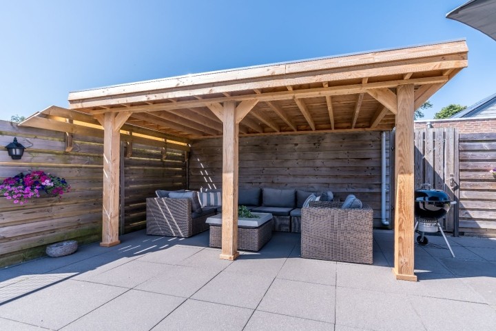 Die wunderschöne, überdachte Terrasse