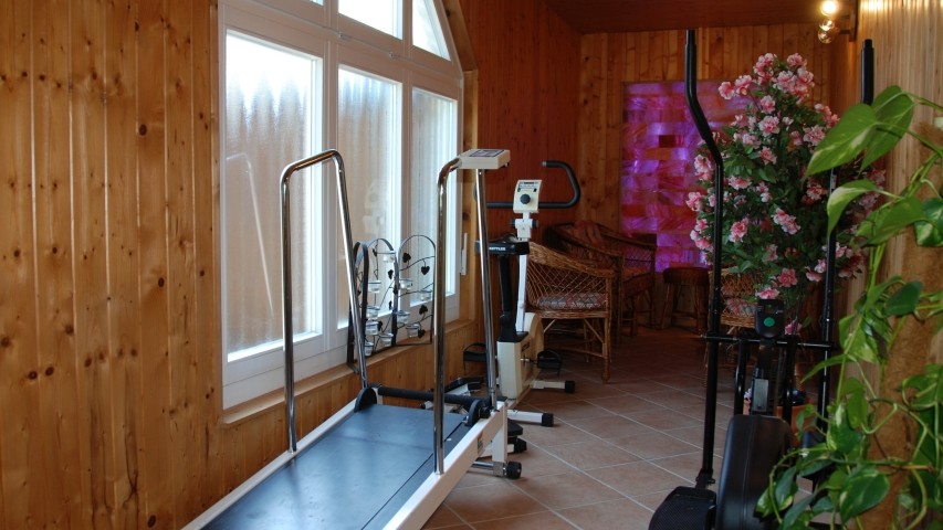 Ruhebereich mit Fitnessgeräten