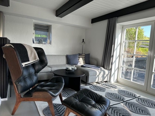 Wohnzimmer mit großem Schlafsofa