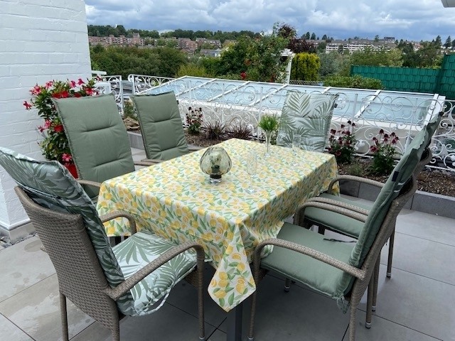 Sitzgruppe auf der Terrasse, Glasschiebedach vom Wintergarten