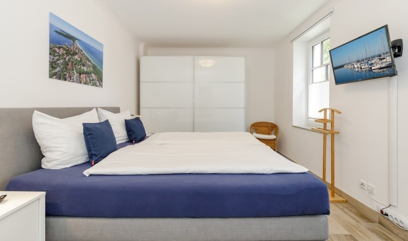 Schlafzimmer 1