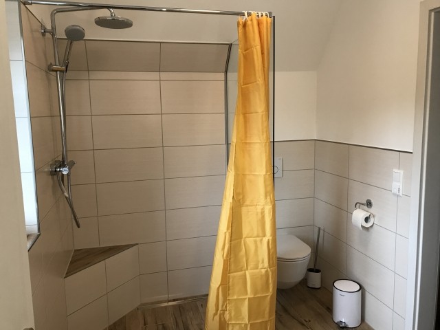 Bad mit Regendusche