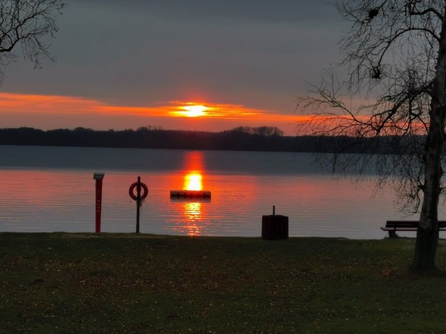 Blick auf den Sonnenuntergang am großen PlönerSee 