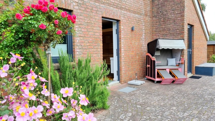 Strandkorb am Haus