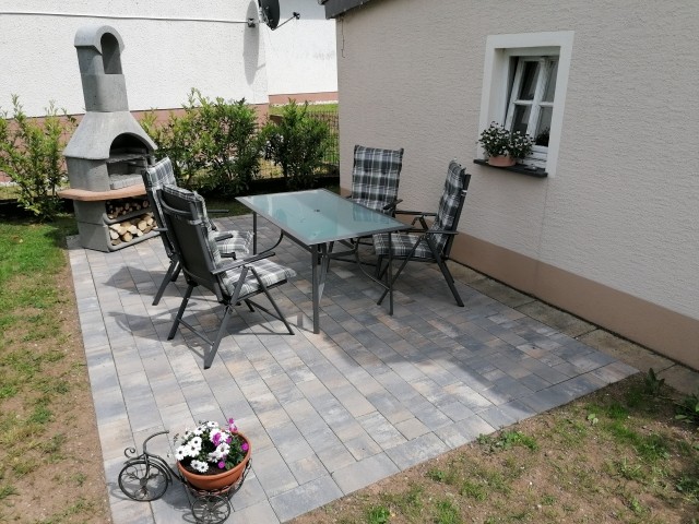Zweite Terrasse mit Grillbereich