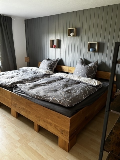 2. Schlafzimmer im EG mit Familienbett 2,80 x 2,00m 