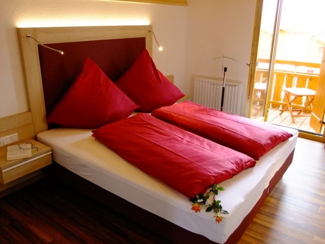 Schlafzimmer mit Doppelbett 240x200cm
