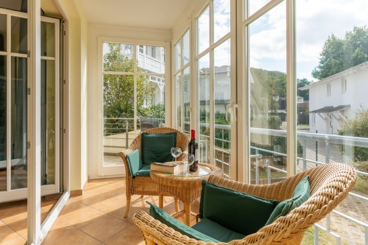 Wintergarten mit Zugang zur Terrasse