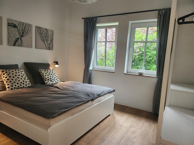 Schlafzimmer 1