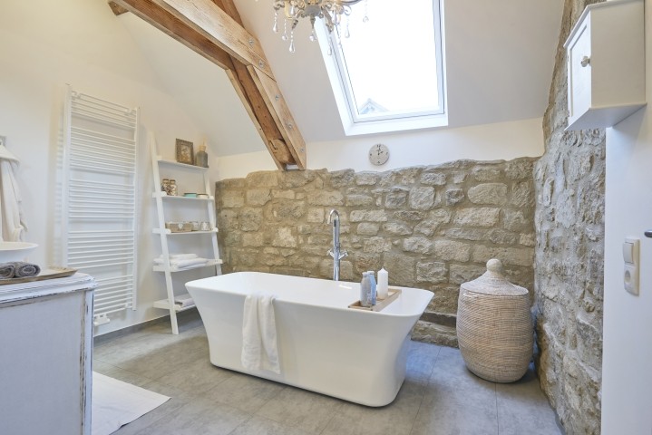 Badezimmer mit Whirlpool 1. OG