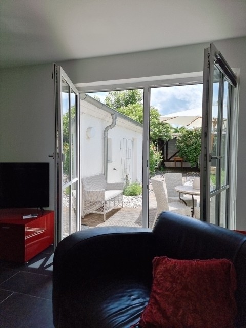 direkter Zugang zu Terrasse und Garten