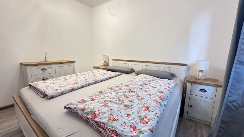 Schlafzimmer 1