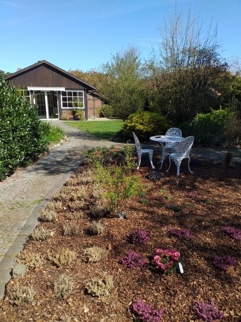 Blick vom Garten zum Haus