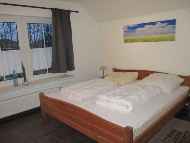 Schlafzimmer mit Doppelbett