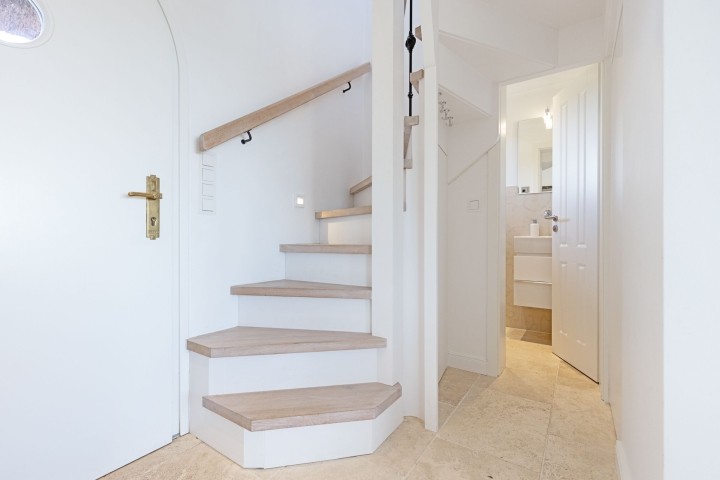 Treppe und Gäste-WC