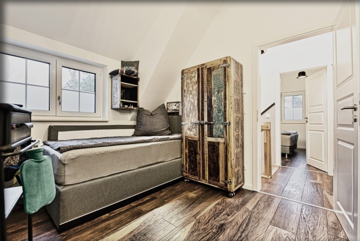 Schlafzimmer 1
