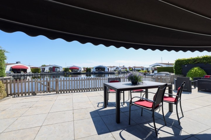 Terrasse mit Markize