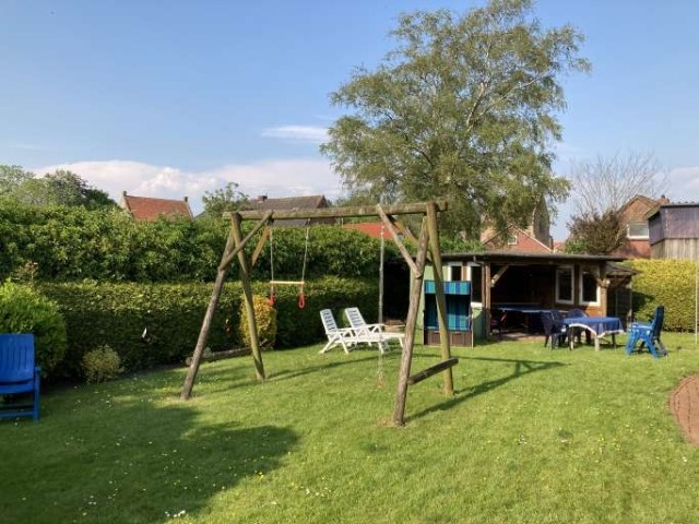 Garten mit Grillplatz und Strandkorb