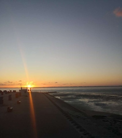 Sonnenuntergang am Strand Neßmersiel