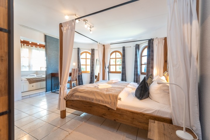 Schlafzimmer 1