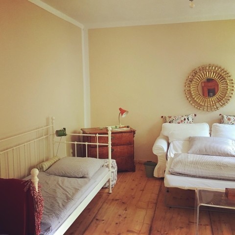 Wohnzimmer mit Schlafmöglichkeit