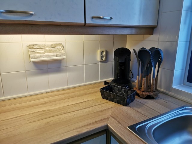 Senseo Kaffeemaschine, Toaster, Mikrowelle, ausreichend Geschirr - alles für einen entspannten Urlaub vorhanden