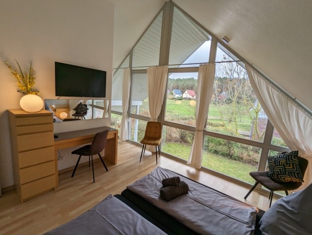 Schlafzimmer 1 DG mit SMART-TV